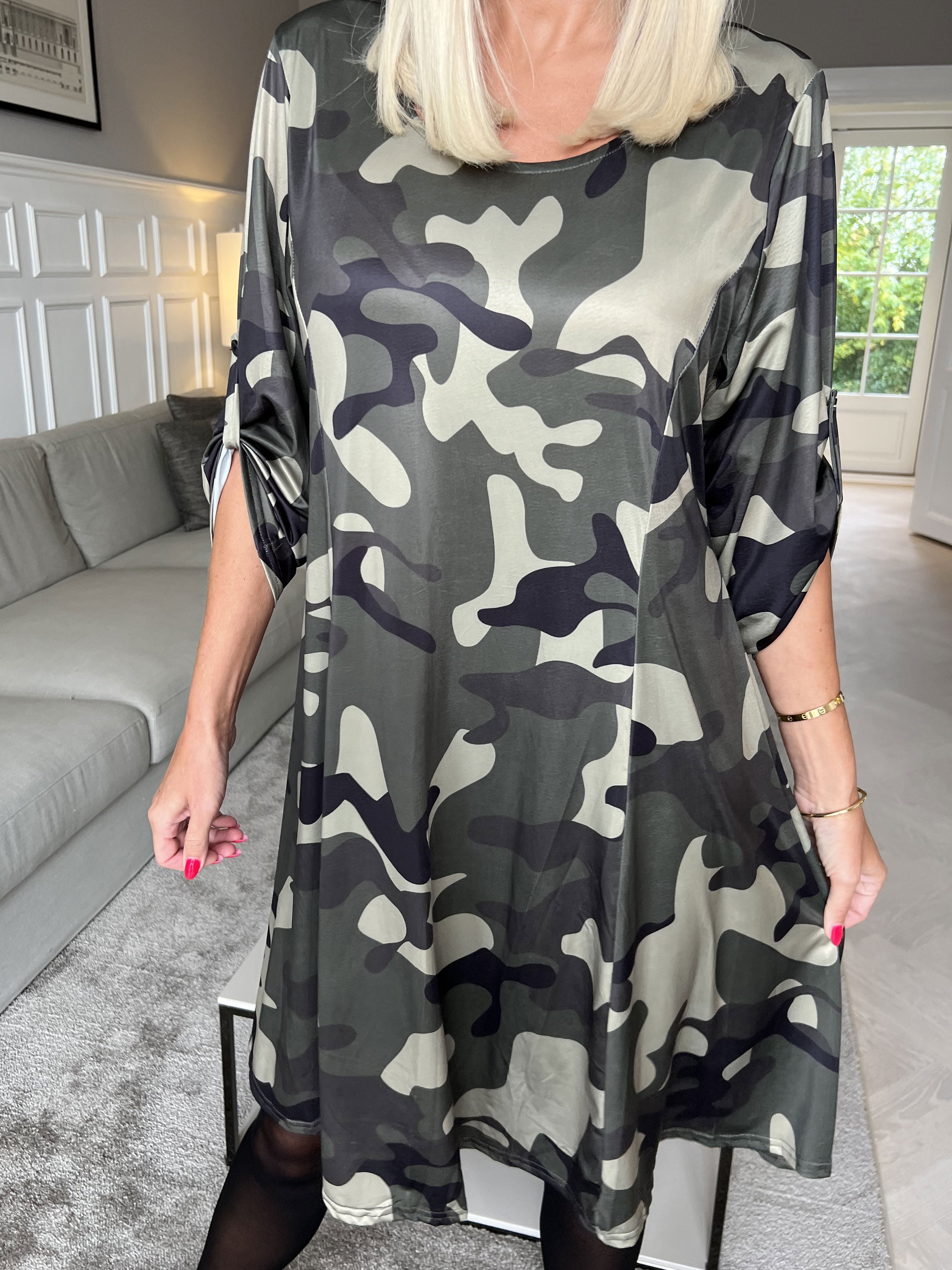 Maj Camo L/S - Klänning med resår i kamouflagemönster